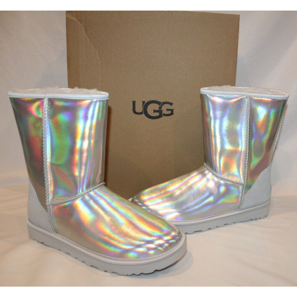 UGG CLASSIC SHORT IRIDESCENT GLACIER‎ GREY WOMEN'S BOOTS - Picture 3 of 7